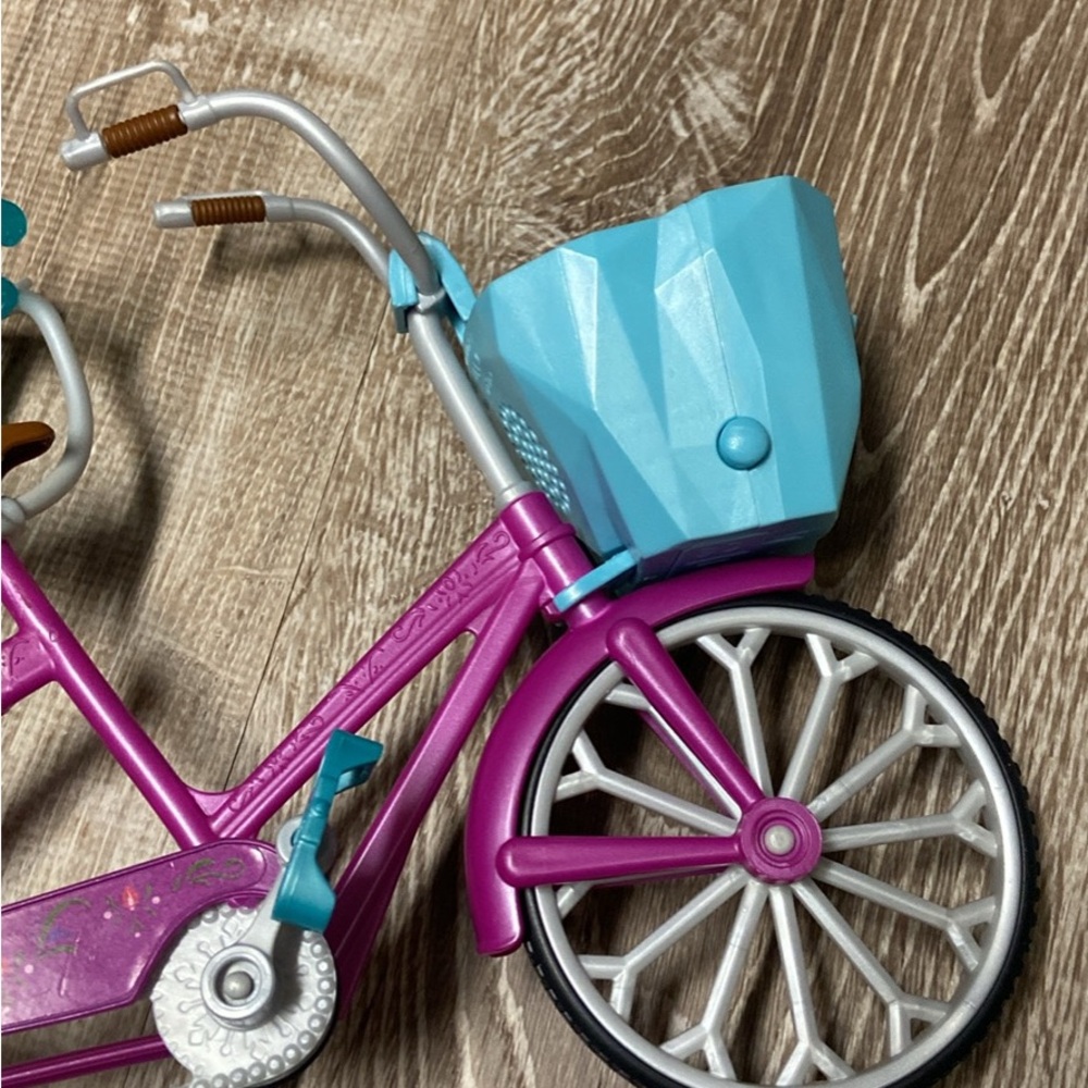 Disney Frozen Anna and Elsa's Musical Bicycle playset. - Picture 5 of 5